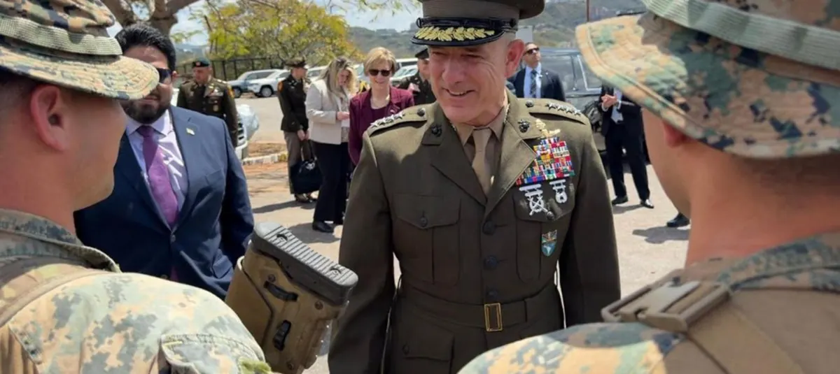 Jefe del Comando Sur de EE.UU. coordina reconstrucción tras terremotos en Venezuela