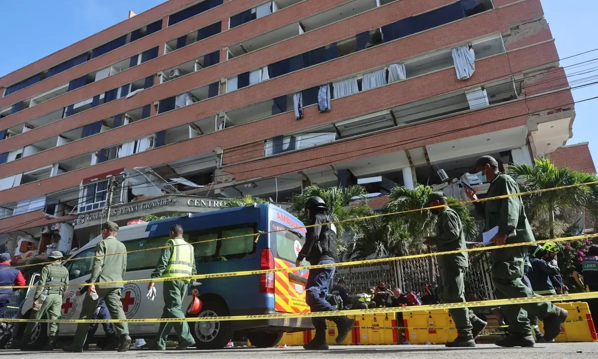Operativo de Rescate en La Guaira Supera las 48 Horas por Ciudadano Atrapado