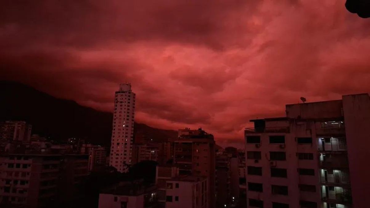 El cielo de Caracas se viste de rojo y morado tras terremotos: un fenómeno natural y un recordatorio