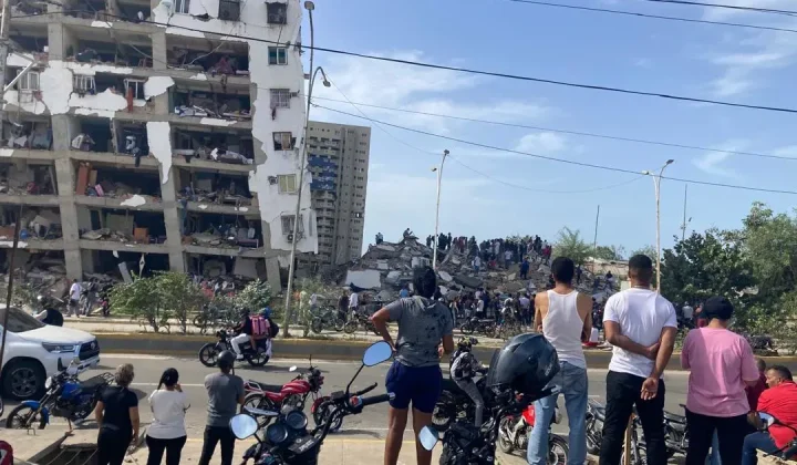 La Guaira, Venezuela – Una semana después de los dos devastadores terremotos que sacudieron el litoral central de Venezuela, cientos de sobr