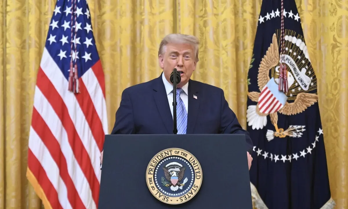 Trump desclasifica archivos de inteligencia sobre comicios: «Ningún país es grande sin elecciones libres y justas