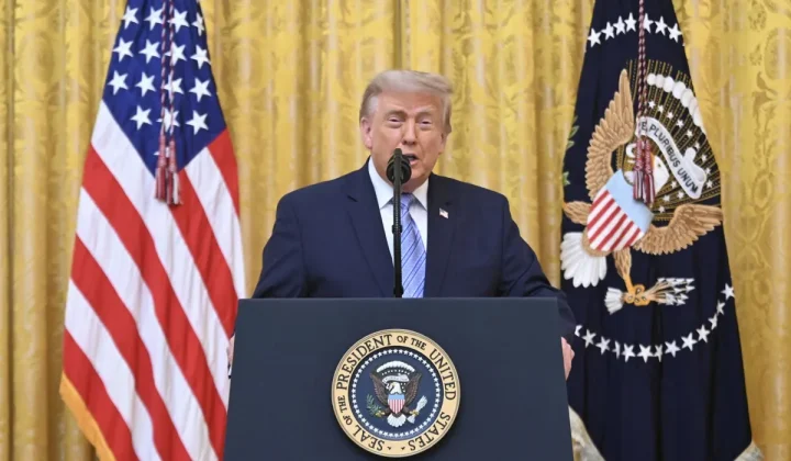 Trump desclasifica archivos de inteligencia sobre comicios: «Ningún país es grande sin elecciones libres y justas