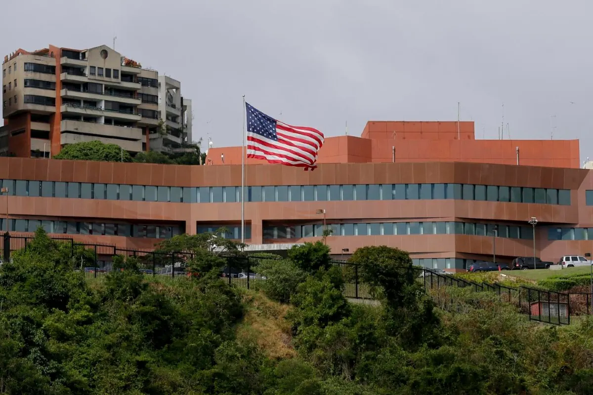 Fachada de la Embajada de Estados Unidos en Caracas, Venezuela.