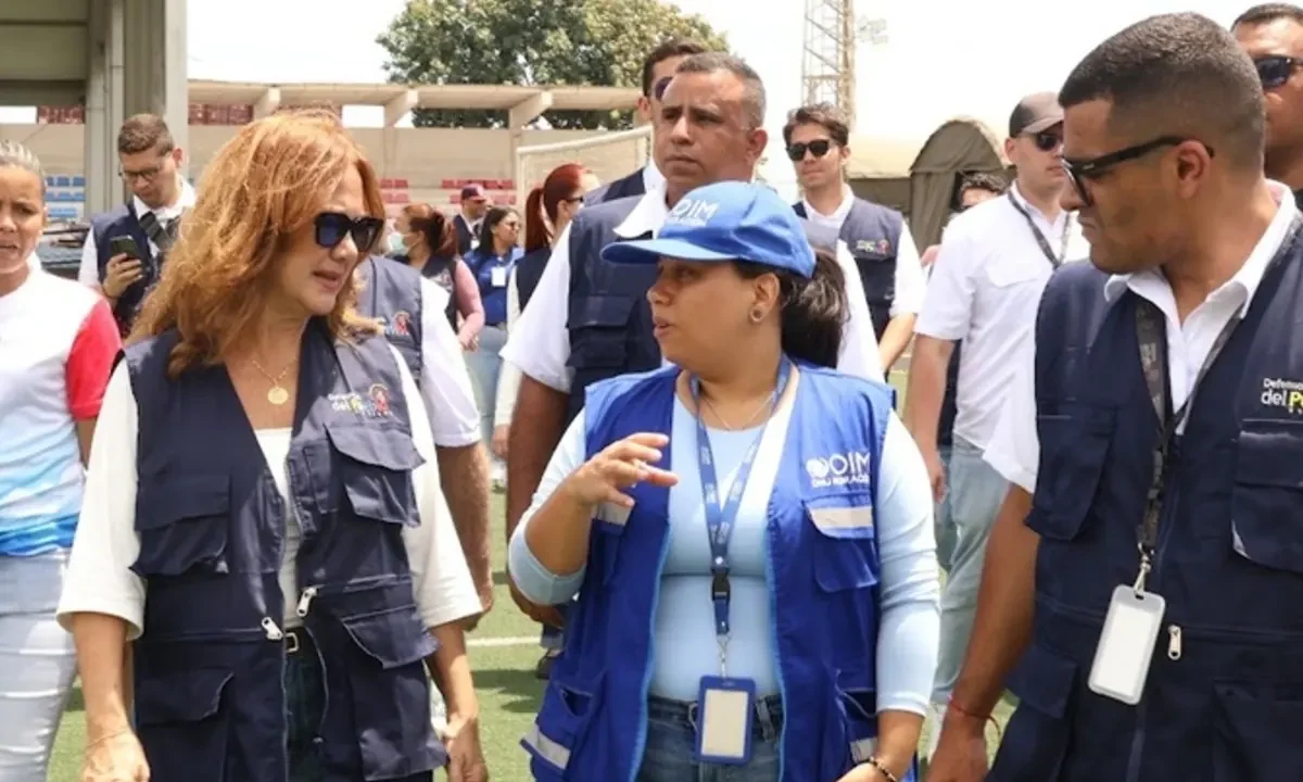 Defensoría del Pueblo supervisa campamentos y centros de acopio en La Guaira para afectados por sismos