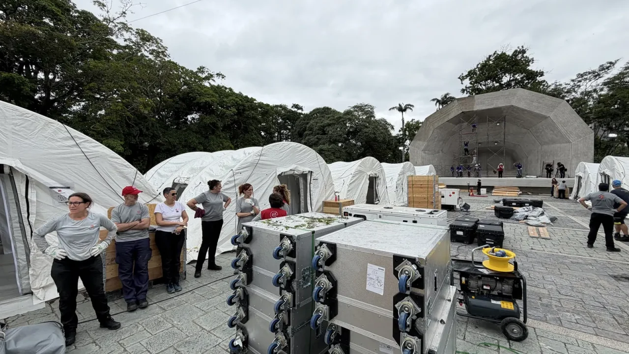 Hospital de campaña donado por España abre sus puertas en Caracas