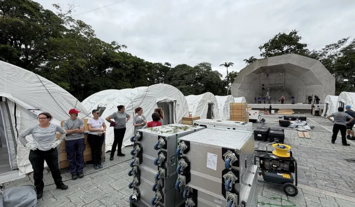 Hospital de campaña donado por España abre sus puertas en Caracas