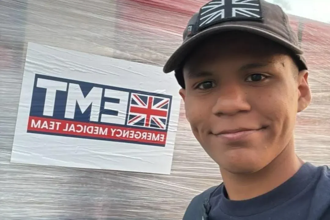 Un joven venezolano de 24 años, Israel Rivas García, se ha destacado por su invaluable labor como intérprete y traductor voluntario para equ