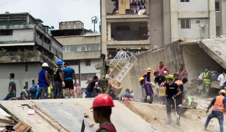 Maestros venezolanos exigen garantías de seguridad ante el reinicio de clases tras terremotos