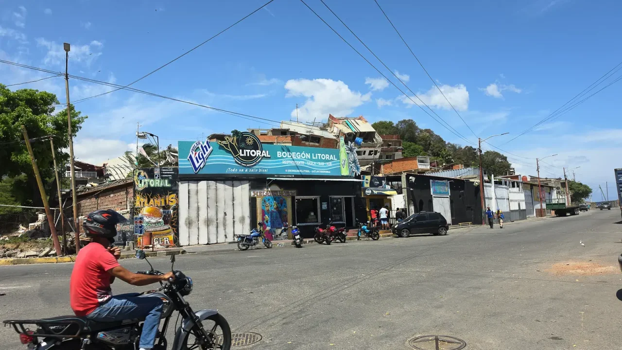 Bodegón El Litoral: Resiliencia en Catia La Mar tras Terremoto y Saqueo