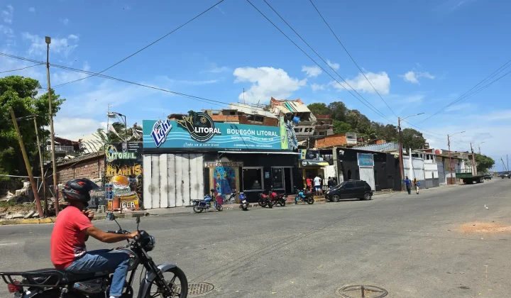 Bodegón El Litoral: Resiliencia en Catia La Mar tras Terremoto y Saqueo