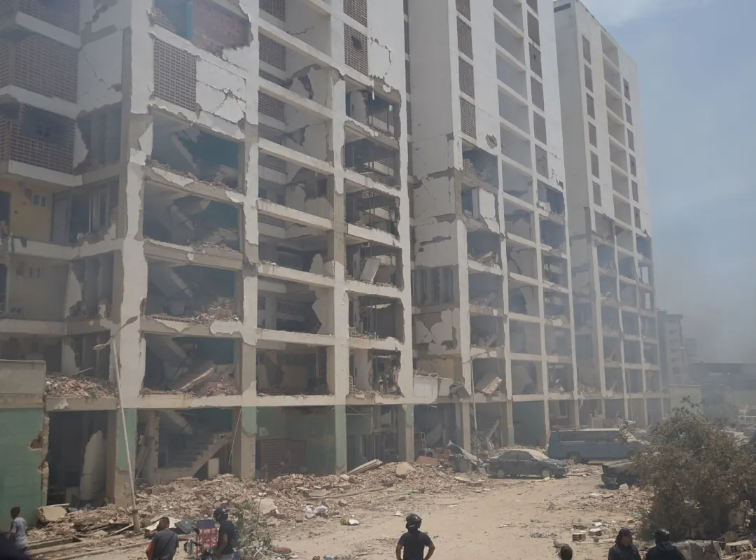 Personal de UNICEF distribuye suministros de emergencia a familias afectadas por el terremoto en Venezuela, junio 2026.