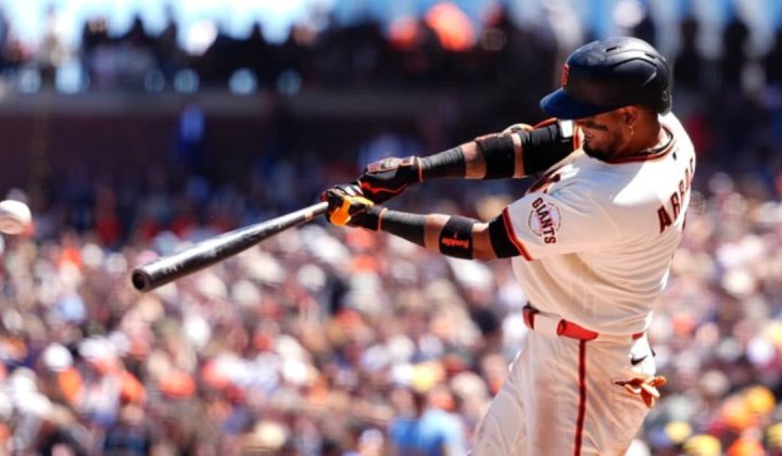 Luis Arráez sale del lineup de los Gigantes en medio de intensos rumores de cambio en la MLB