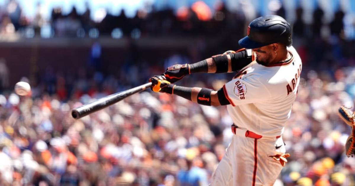 Luis Arráez sale del lineup de los Gigantes en medio de intensos rumores de cambio en la MLB