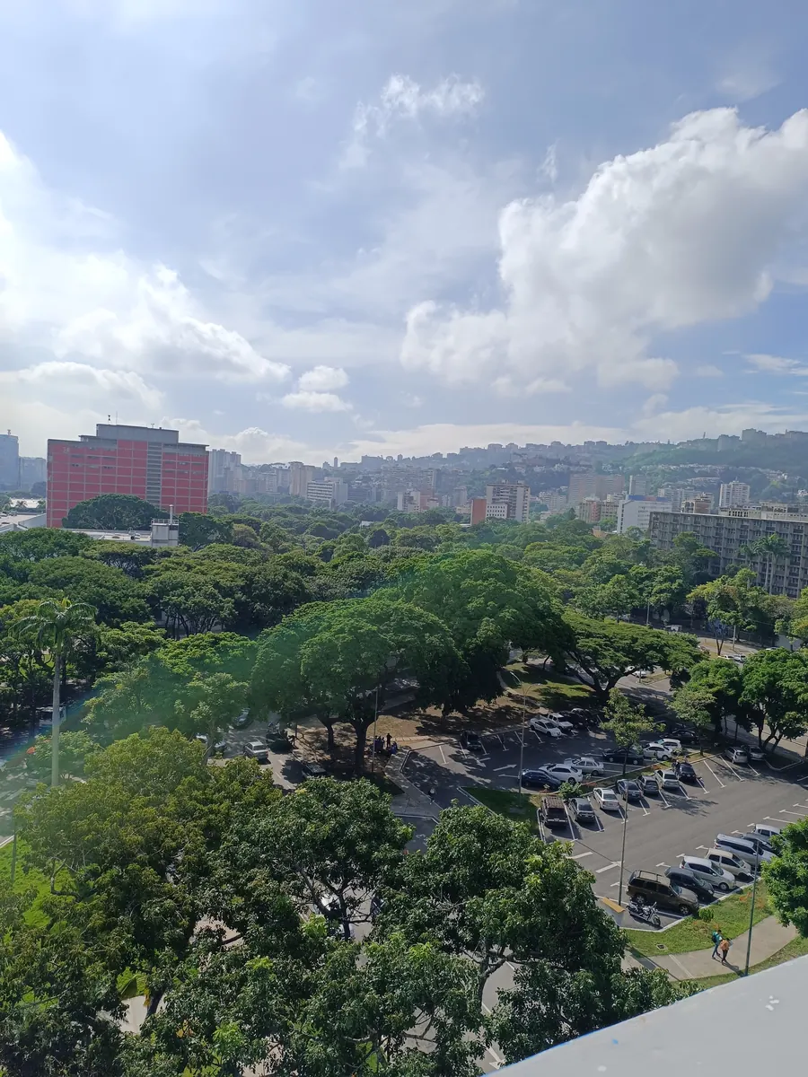 Fachada del edificio del SENIAT en Caracas, sede del servicio de administración tributaria de Venezuela