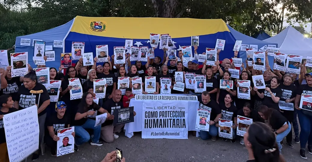 Familias de presos políticos exigen libertad plena tras los terremotos: Clippve advierte riesgo en El Rodeo I
