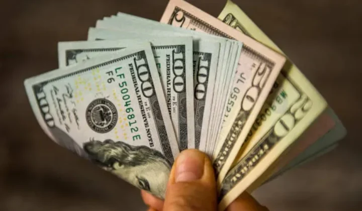 Dólar oficial del BCV sube a 842,20 bolívares y profundiza el rezago del salario mínimo