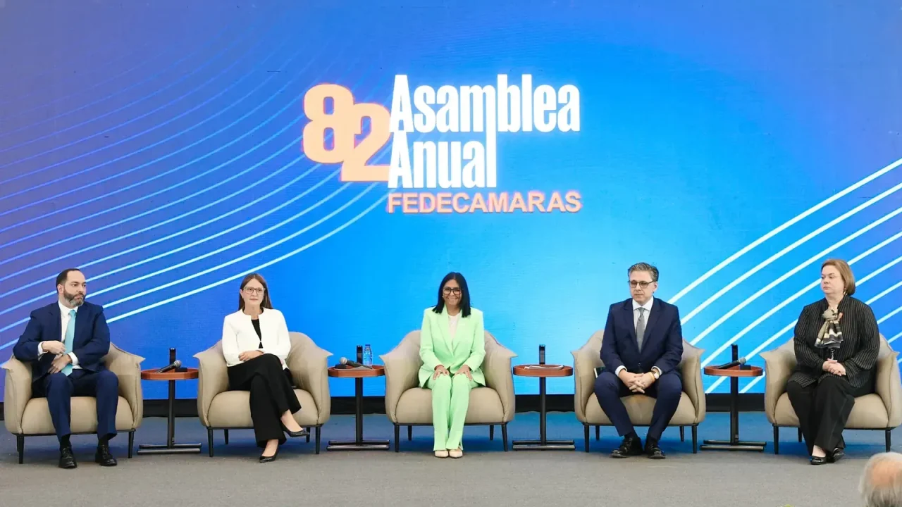Delcy Rodríguez anuncia el inicio de la Navidad en noviembre, pero no hay aumento salarial