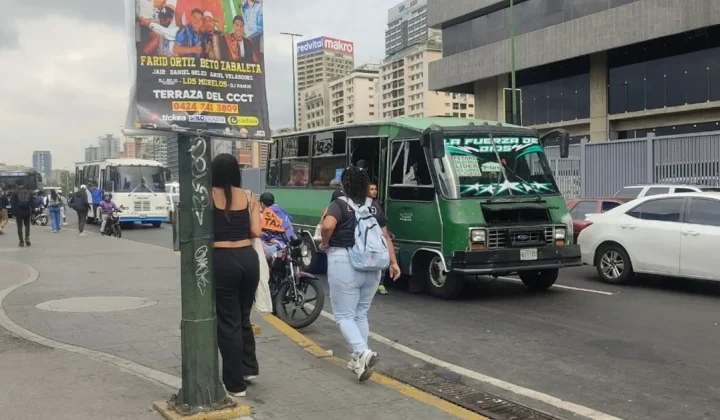 Transportistas de la Gran Caracas mantienen el pasaje urbano en 0,25 dólares y piden un bono directo