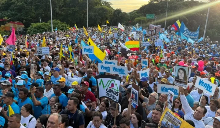 Opositores exigen elecciones presidenciales y libertad de presos políticos en concentración en Caracas