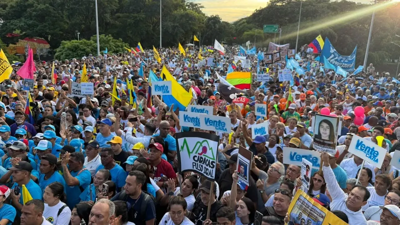 Opositores exigen elecciones presidenciales y libertad de presos políticos en concentración en Caracas